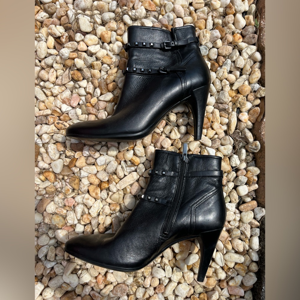 Ecco Ankle Boots View 2